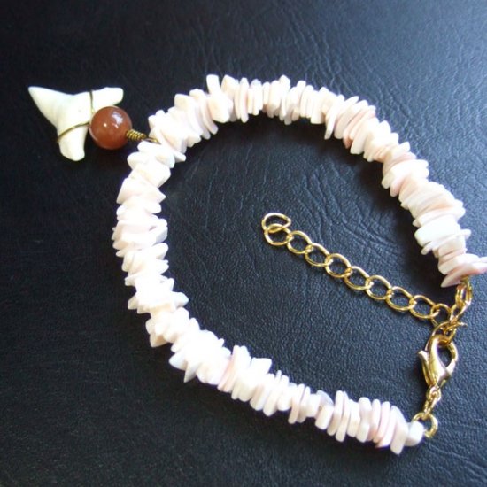 【表示現品】メジロザメの歯と貝殻ビーズのネックレス - BLB-13022
