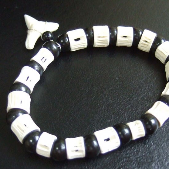 【表示現品】本物のサメの歯ブレスレット - BLB13009