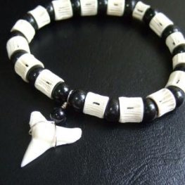 【表示現品】本物のサメの歯ブレスレット - BLB13009 【表示現品】本物のサメの歯ブレスレット - BLB13009