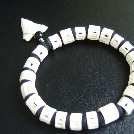 【表示現品】本物のサメの歯ブレスレット - BLB13011