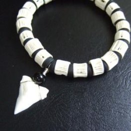 【表示現品】本物のサメの歯ブレスレット - BLB13011 【表示現品】本物のサメの歯ブレスレット - BLB13011