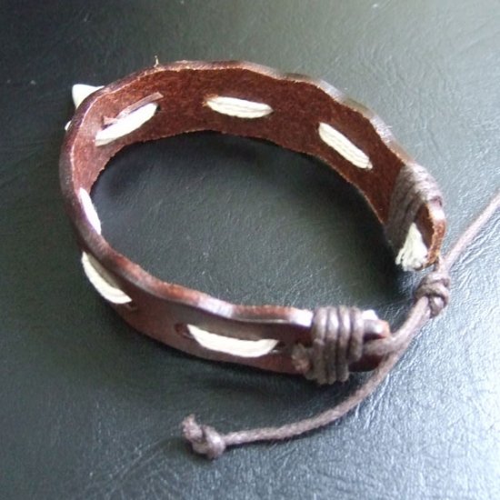 【表示現品】本物のサメの歯レザーブレスレット - BLB13012