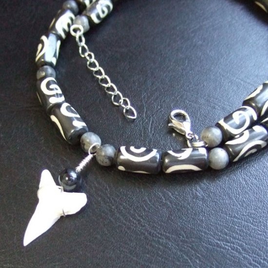 【表示現品】メジロザメの歯 ボーンビーズネックレス - BLN-12038