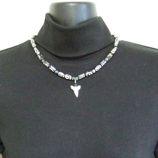 【表示現品】メジロザメの歯 ボーンビーズネックレス - BLN-12038