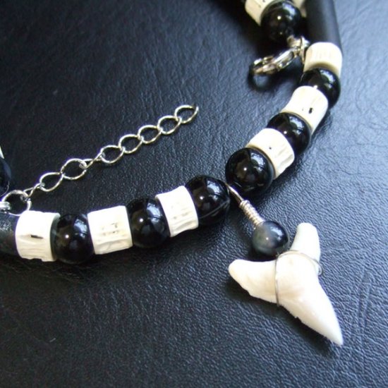 【表示現品】メジロザメの歯ビーズネックレス - BLN-12039