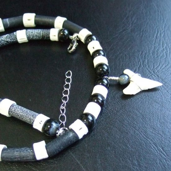 【表示現品】メジロザメの歯ビーズネックレス - BLN-12039