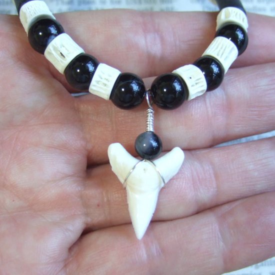 【表示現品】メジロザメの歯ビーズネックレス - BLN-12039
