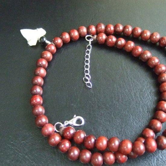 【表示現品】オオメジロザメの歯ウッドビーズチョーカー - BLP11008