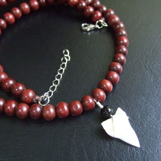 【表示現品】オオメジロザメの歯ウッドビーズチョーカー - BLP11008