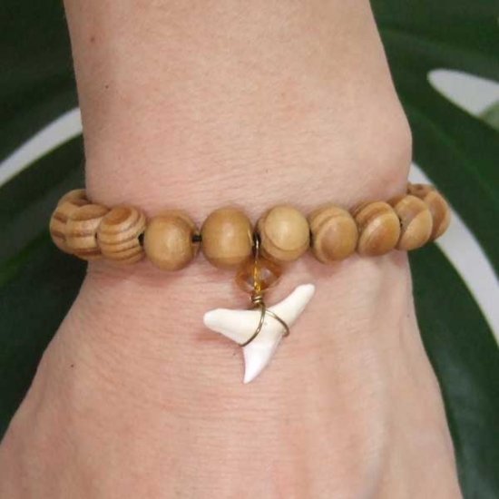 【表示現品】オオメジロザメの歯ウッドビーズブレスレット - STB-13034