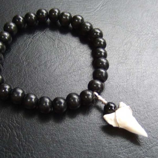 【表示現品】オオメジロザメの歯ウッドビーズブレスレット - STB-13035