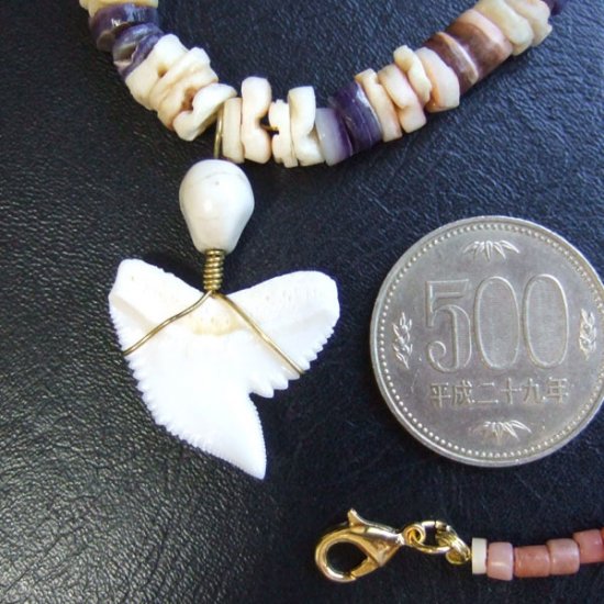 【表示現品】2.5cm タイガーシャークの歯 ビーズネックレス - STN-12037
