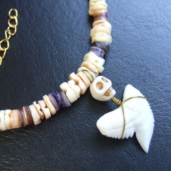 【表示現品】2.5cm タイガーシャークの歯 ビーズネックレス - STN-12037