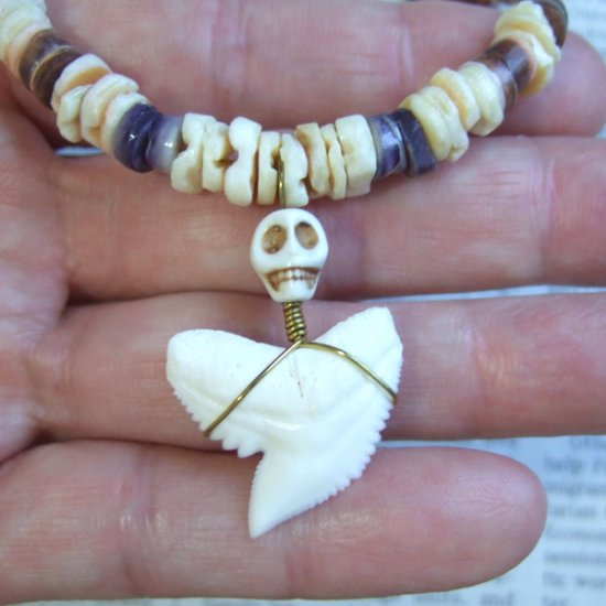 【表示現品】2.5cm タイガーシャークの歯 ビーズネックレス - STN-12037