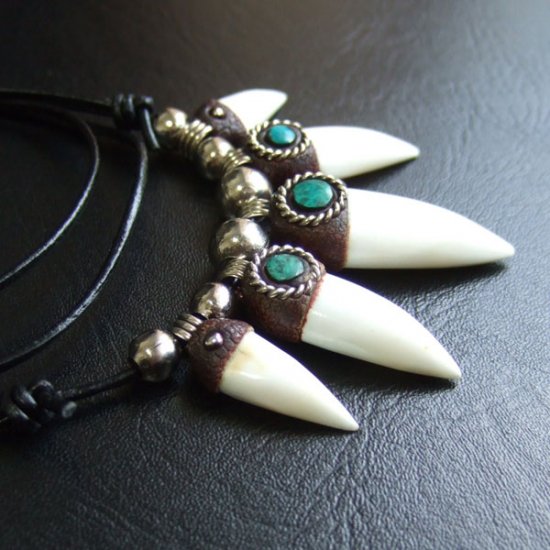 【表示現品】クロコダイルの牙 ペンダント- CTN-40017