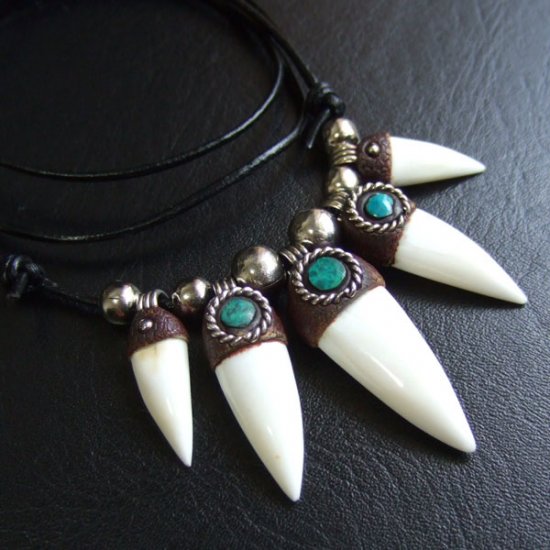 【表示現品】クロコダイルの牙 ペンダント- CTN-40017