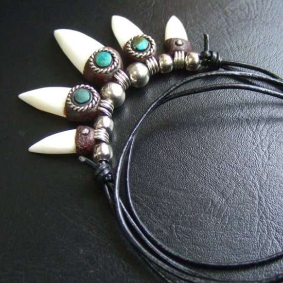 【表示現品】クロコダイルの牙 ペンダント- CTN-40018