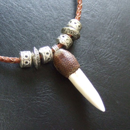 【表示現品】クロコダイルの歯ネックレス - 40120phb