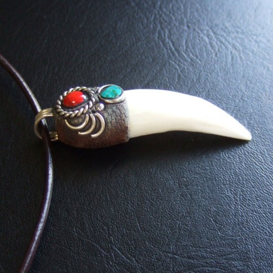 【表示現品】大型 クロコダイルの牙 ペンダントトップ - 40153phb