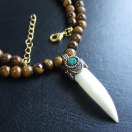 【大型-現品】クロコダイルの歯タイガーアイビーズネックレス - 40276zhb