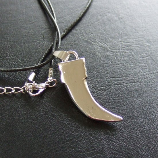 牙デザイン　ステンレスペンダント - 50005edd