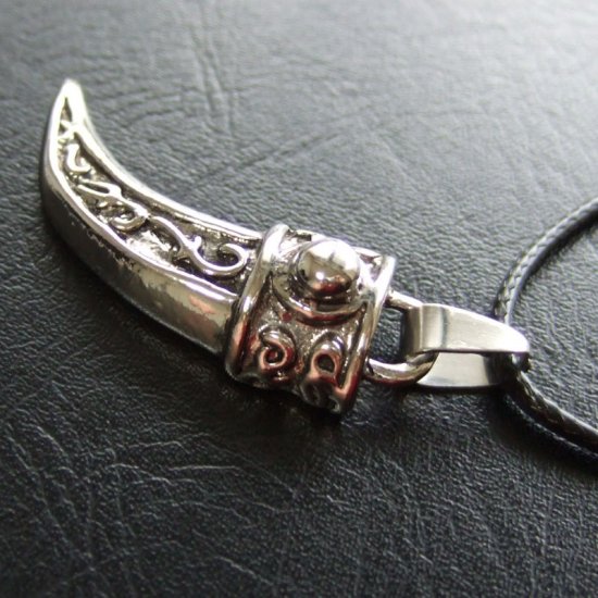 牙デザイン　ステンレスペンダント - 50005edd