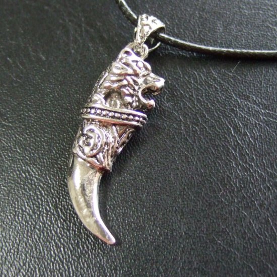 牙デザイン　ステンレスペンダント - 50006edd