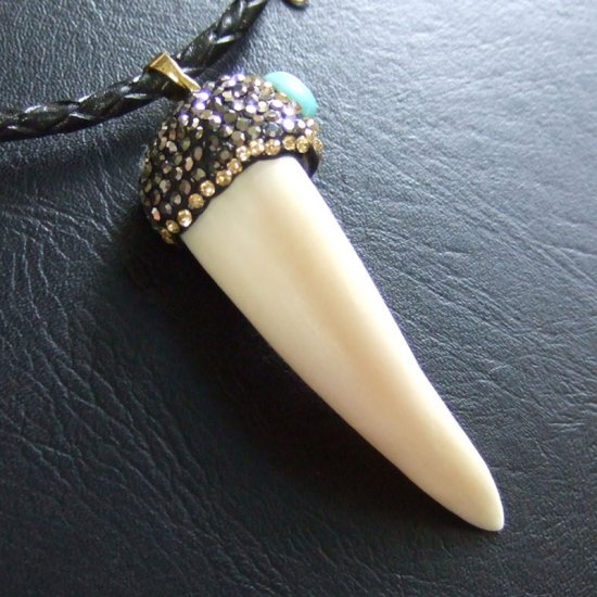 【訳あり現品】イノシシの牙ペンダント - 50022azg