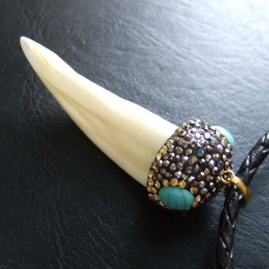 【訳あり現品】イノシシの牙ペンダント - 50022azg