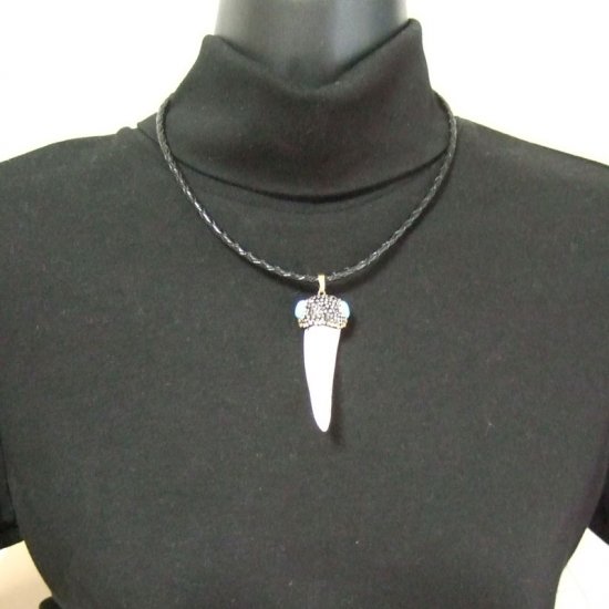 【訳あり現品】イノシシの牙ペンダント - 50022azg