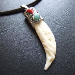 牙デザイン　ボーンカービングペンダント - 50040ern