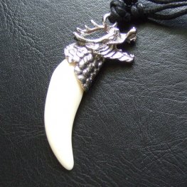 牙デザイン　ボーンカービングペンダント（竜） - 50046efg