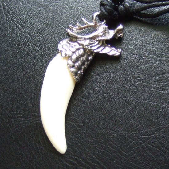 牙デザイン　ボーンカービングペンダント（竜） - 50046efg