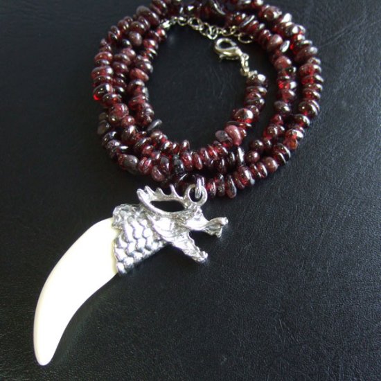 【表示現品】牙デザイン　ボーンカービングペンダント（竜） - 50059efg