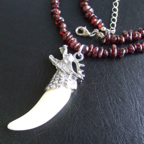 【表示現品】牙デザイン　ボーンカービングペンダント（竜） - 50059efg