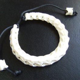 Mサイズヘビの骨製ブレスレット - ESB-50078