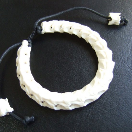 Mサイズヘビの骨製ブレスレット - ESB-50078