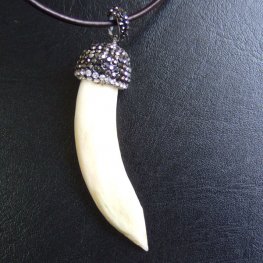 【表示現品】イノシシの牙ペンダント - FBT-50080