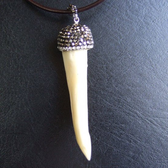 【表示現品】イノシシの牙ペンダント - FBT-50080