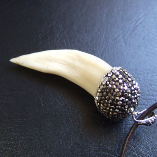 【訳あり現品】イノシシの牙ペンダント - FBT-50082