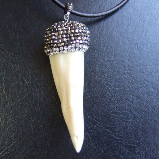 【訳あり現品】イノシシの牙ペンダント - FBT-50082