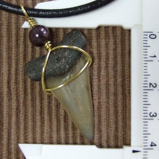 大型アオザメの歯化石 ワイヤーラップペンダント（4.0cm）【現品】 - 30145zhc