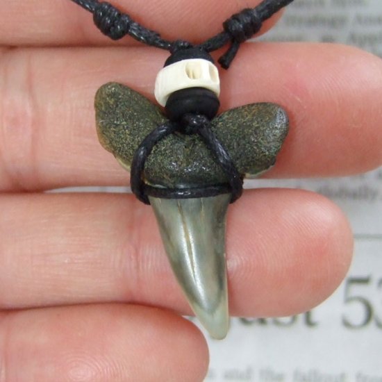 大型アオザメの歯化石 ペンダント（3.3cm）【現品】 - 30160zhc