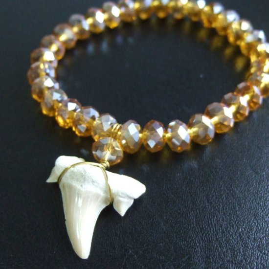 【訳あり現品】サメの歯化石グラスビーズブレスレット - 30280zhb