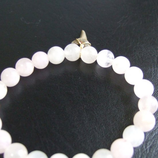 【表示現品】サメの歯化石水晶ビーズブレスレット - 30281zhb
