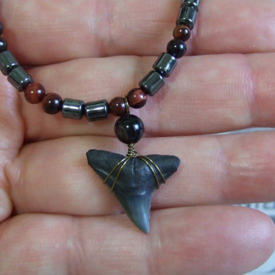 【表示現品】サメの歯化石 ヘマタイト・タイガーアイビーズネックレス - 30288zhb