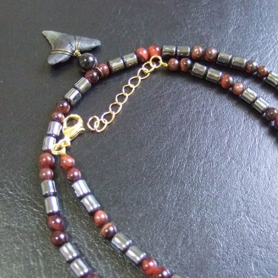 【表示現品】サメの歯化石 ヘマタイト・タイガーアイビーズネックレス - 30288zhb