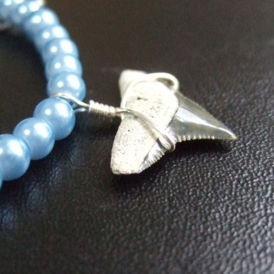 【表示現品】メジロザメの歯化石　ビーズブレスレット - 30314zhb