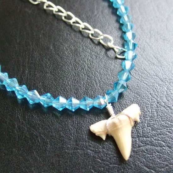 【表示現品】サメの歯化石グラスビーズブレスレット - 30315zhb