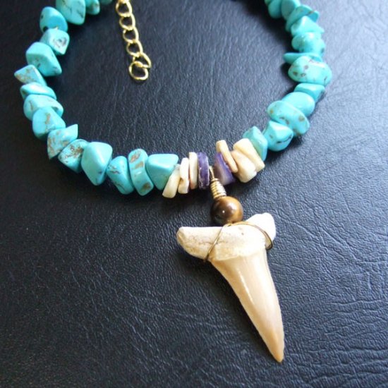 【表示現品】古代シロワニの仲間の歯化石　ビーズブレスレット - STF-16003